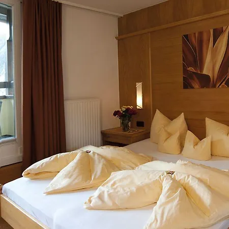 Zum Hirschen 3*