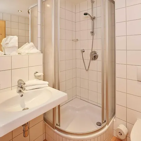 Zum Hirschen 3*