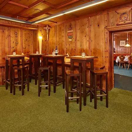 Zum Hirschen Hotel 3*